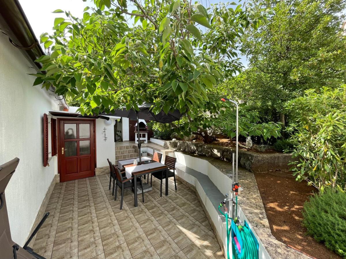 Holiday Home Cesarica Karlobag Eksteriør bilde